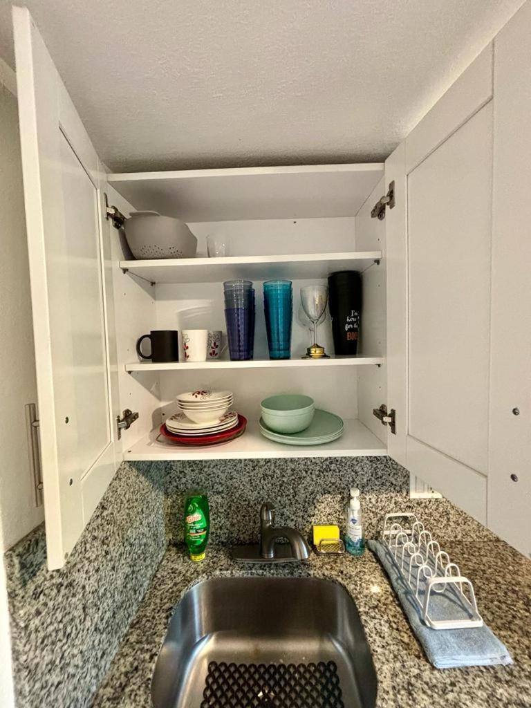 Nice Queen Bedroom - Best Location In Miami - Luggage Storage Service, Parking And Laundry エクステリア 写真